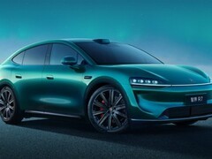 智界R7焕新款本月开启预订：蝶羽双屏+855km续航，专为家庭精致出行升级