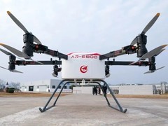 国产首款重载eVTOL飞行器AR-E800首飞成功