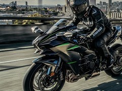 川崎H2 Carbon高性能仿赛上市：243马力机械增压，售价44.2万元