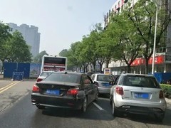 为何堵车时总有人频繁变道超车？