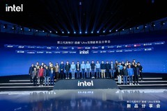 极摩客携英特尔第三代Ultra AI主机亮相上海新品发布会