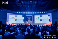极摩客携英特尔第三代Ultra AI主机亮相上海新品发布会