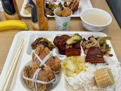 大厂用顶配三餐留人：百元餐标、免费咖啡甜点成新福利标杆