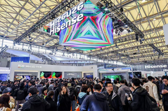 代表通道点赞的显示“科技尖货”，在AWE2026海信现场见证