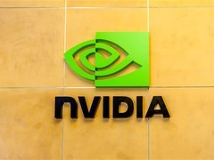 英伟达召集能源初创共谋AI电力突围