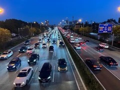 新能源车增重加剧：2024年乘用车平均整备质量达1704公斤