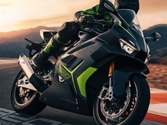 张雪机车发布820RR-RC赛道版：150马力轻量化专业赛车，售价12.8万元
