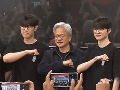 黄仁勋访韩T1电竞基地，强调游戏是英伟达起点并深化AI合作