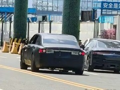仰望全新行政级轿车谍照曝光，5.4–5.5米车身+对开门设计