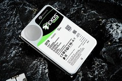 希捷银河Exos 32TB企业级硬盘评测 卓越高能的AI存储基石