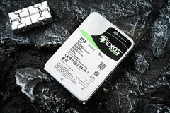 希捷银河Exos 32TB企业级硬盘评测 卓越高能的AI存储基石