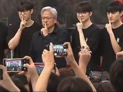 黄仁勋访韩会Faker并联名签名RTX 5090，科技与电竞跨界联动