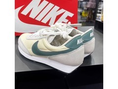 NIKE女士WAFFLE华夫鞋京东低至218元