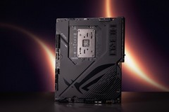 华硕ROG X870E HERO BTF背置主板震撼科隆游戏展