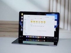 2025国庆上海迎俄游客消费热潮 华为旗舰店现六万购机纪录