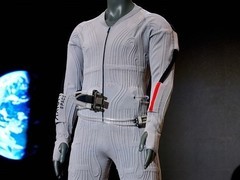 Prada与Axiom联合发布登月宇航服液冷通风内衣层，助力Artemis登月计划