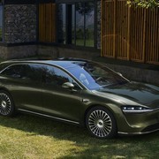 四款40万内纯电中大型轿车深度对比，谁是你的理想之选？