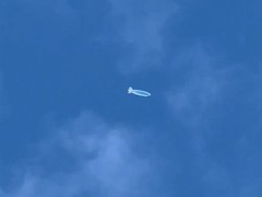 成都都江堰现系留浮空艇，疑为S4000型高空风能发电平台