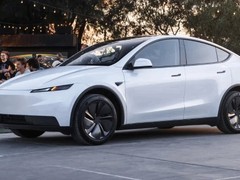 特斯拉推低价Model 3/Y 标准版 市场反应分化股价下跌