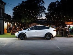 特斯拉推简配版Model Y与Model 3，起售价大幅下调