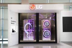 LG电子以透明OLED电视打造动态媒体艺术吊灯，惊艳亮相APEC 2025