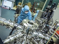 全球首台量子电池原型机问世：飞秒充电、纳秒储能、全周期可控循环