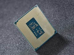 体验拉满还超值！酷睿Ultra 5-230F全能实力超越锐龙5 9500F，千元终极选择 