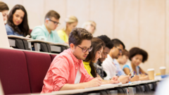 把专业DSP带进日常课堂：声菲特×XMOS推出LARK 1.0 Pro星闪无线麦克风