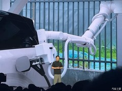 小米发布超薄家用充电机械臂，实现插拔枪全自动与人车家智能联动