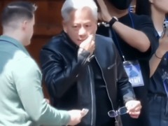 黄仁勋高温穿黑皮夹克引热议，网友戏称Spark处理器在发热
