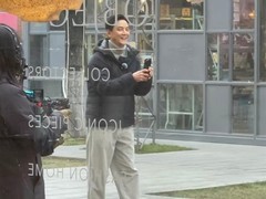 小米17 Ultra官宣下周发布，吴彦祖手持真机曝光引热议