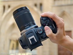 原厂F1.2杀入三千元后 佳能APS-C专微镜头如何选？