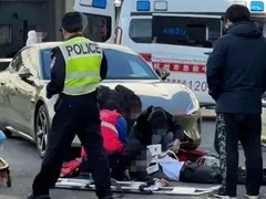 杭州梦马汽车小镇提车事故致1死 初判误踩电门