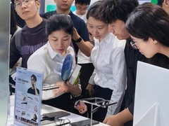大眼橙携手钉钉入局AI办公硬件，AI听记眼镜亮相云栖大会
