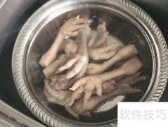 药膳炖鸡脚：滋补养生美味
