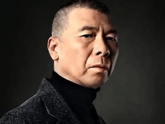 冯小刚谈AI创作与短剧热潮：坚守人文内核，拒用AI代笔，偏好家庭观影