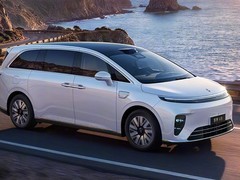 享界V8正式预售：32.98万起，鸿蒙智行首款高端家用大型MPV