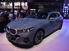 宝马5系大幅降价搅动豪华车市