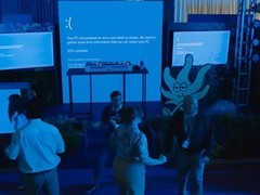 苹果借蓝屏死机梗推新广告，力荐Mac安全性