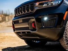 Jeep新款大切诺基Trailhawk与Overland双版本发布，2026年海外上市