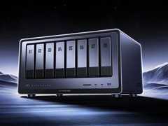 绿联DXP8800 Ultra八盘位NAS发布：双万兆+雷电4+8K输出，售价10999元