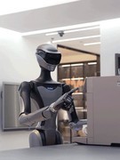 人形机器人“跑”向实用，2025电博会成最佳T台！