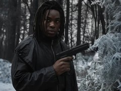 帕帕·埃西杜饰演斯内普引争议，HBO升级安保应对种族歧视风波