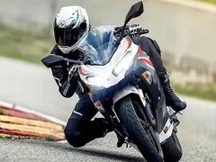 川崎Ninja400换新颜：告别经典绿，迎接白灰时代