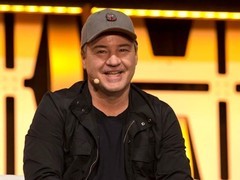 传奇游戏制作人文斯·赞佩拉车祸离世，终年55岁