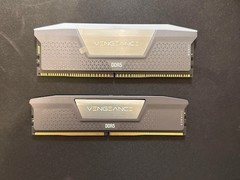 内存条变灯带？高价DDR5竟现伪装调包事件