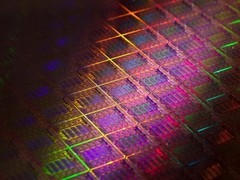 英特尔代工业务困局：分拆能否破局？