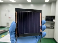 南京大学团队创65cm²全钙钛矿叠层组件26.2%效率世界纪录