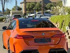 宝马M5推火焰橙/都市绿定制色，起售价146.89万引热议