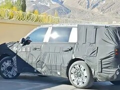 小米YU9昆仑曝光：5.3米增程SUV续航1500公里，2026年上市